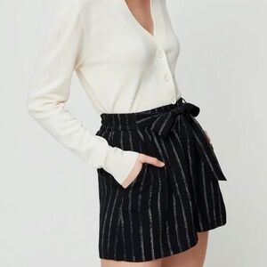Aritzia Wilfred Georgette shorts in dark gray/white stripe (size small)
